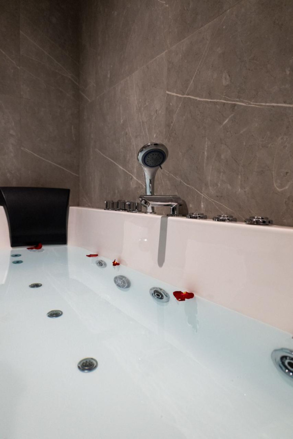 VIP Suite with Jacuzzi photo